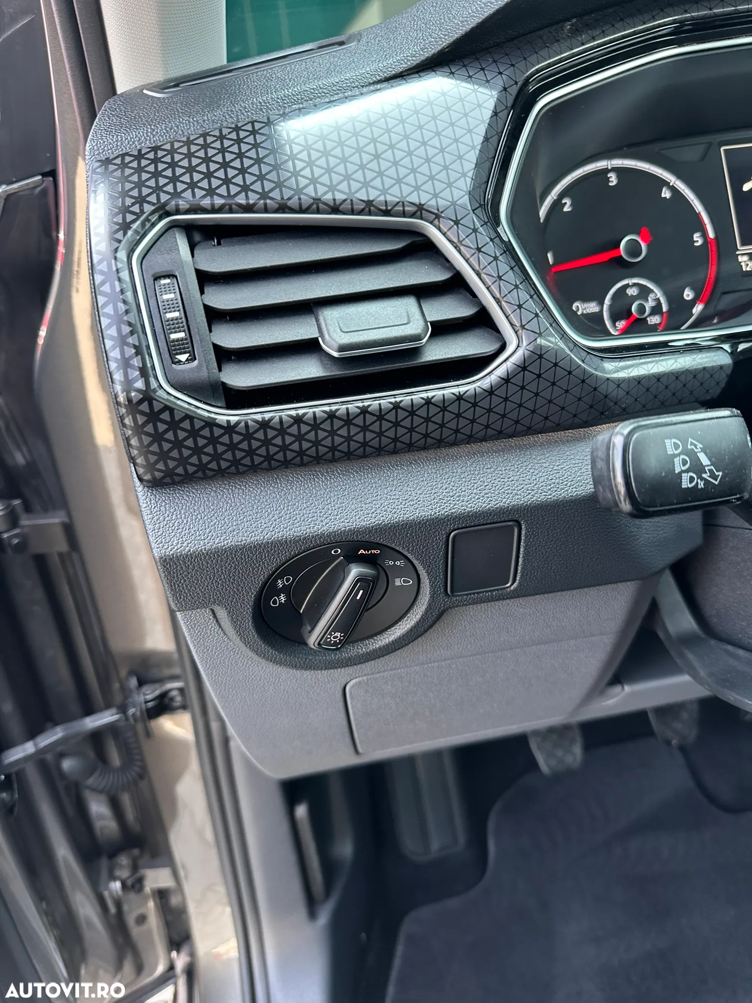 Volkswagen T-Cross 1.6 TDI SCR Style - 29