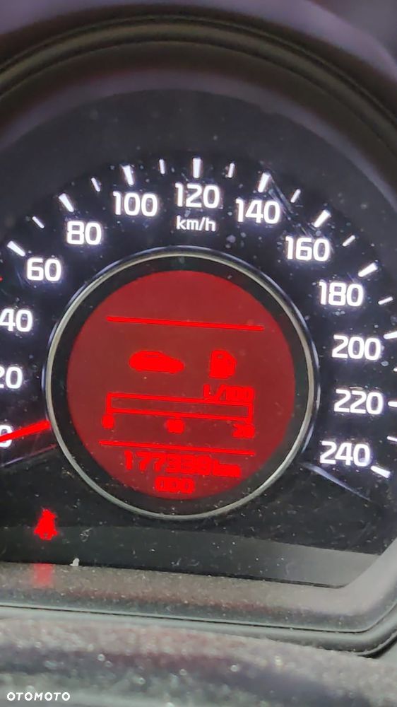 Kia Ceed 1.4 L - 6