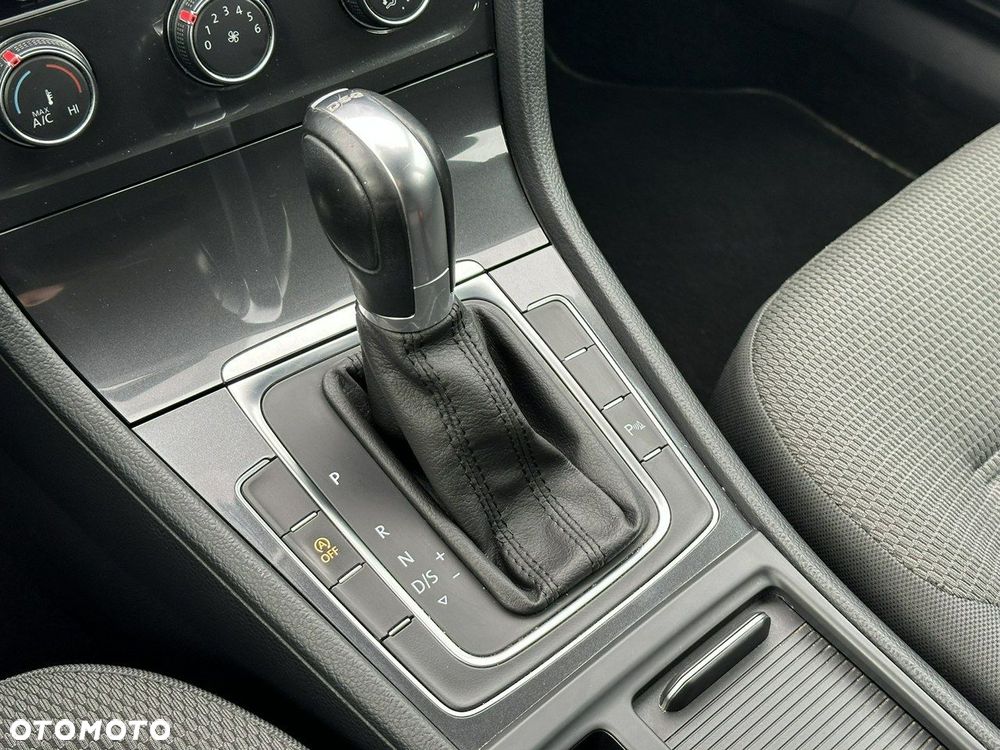 Volkswagen Golf - 18