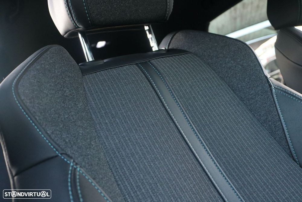 Peugeot 3008 1.5 BlueHDi Allure Pack EAT8 - 24