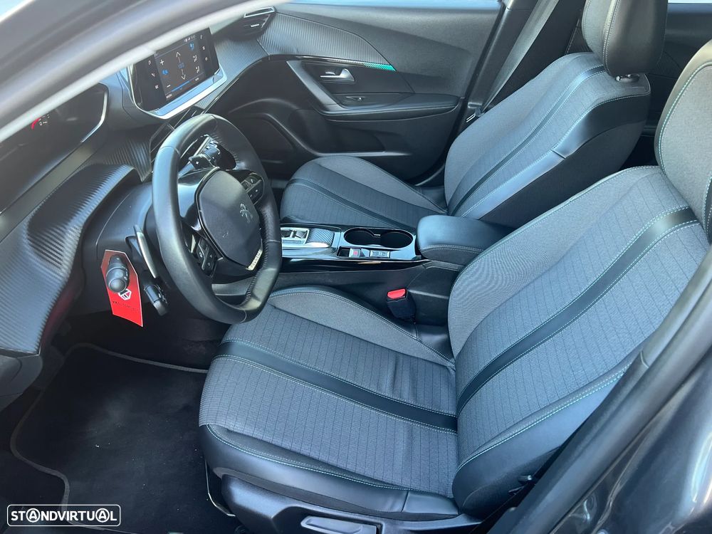 Peugeot 2008 1.2 PureTech Allure EAT8 - 15
