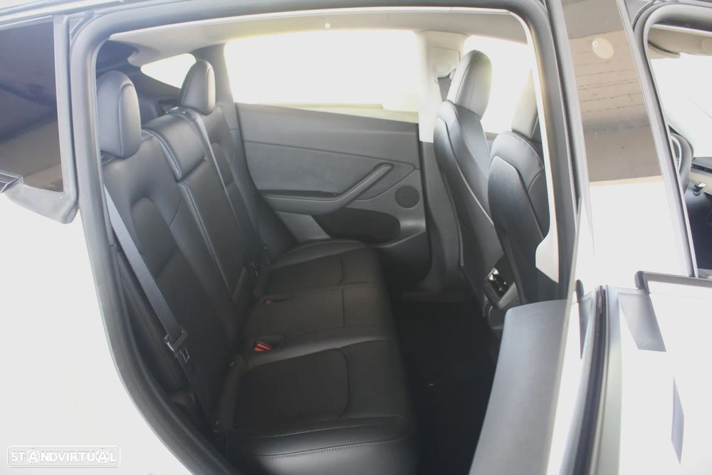 Tesla Model Y Long Range Dual Motor AWD - 42