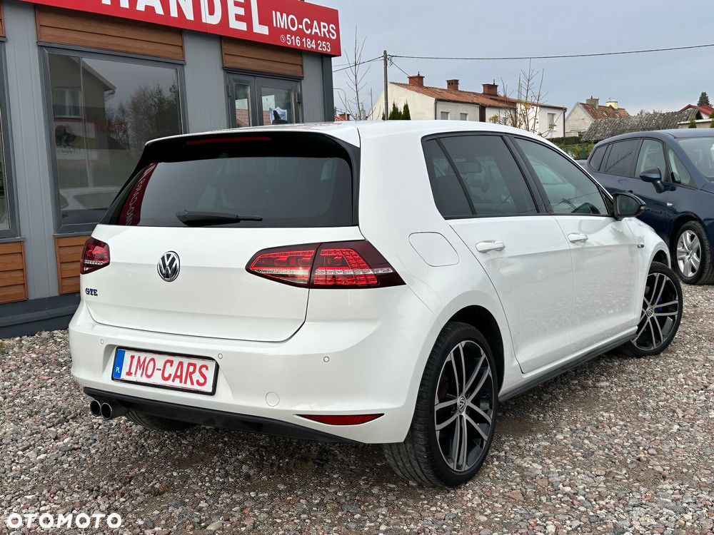Volkswagen Golf - 6