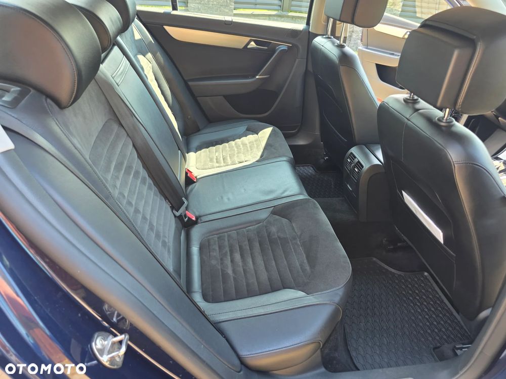 Volkswagen Passat 2.0 TDI 4Mot Highline DSG - 23
