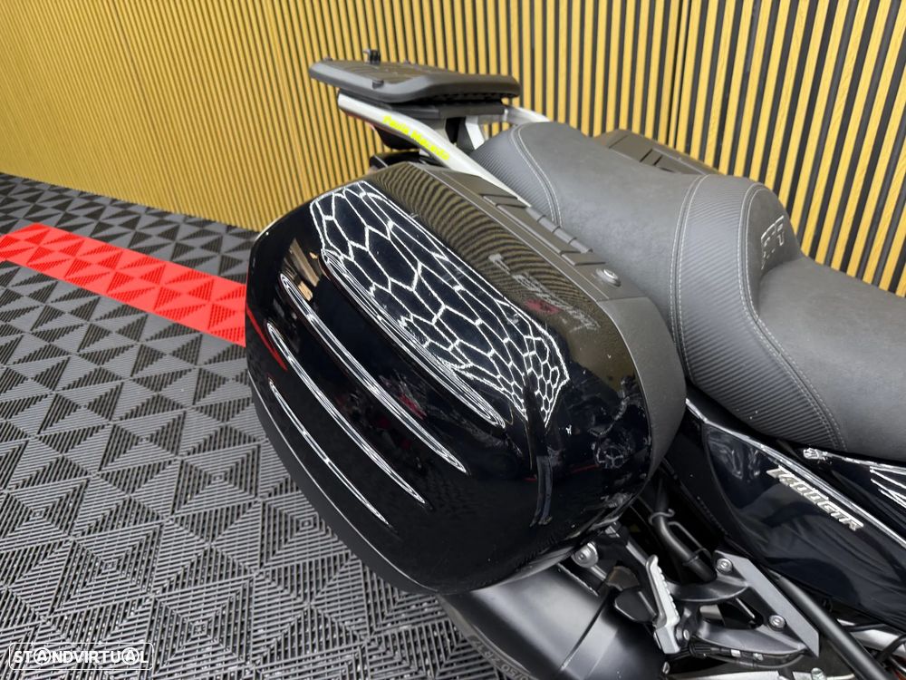 Kawasaki GTR 1400 - 10