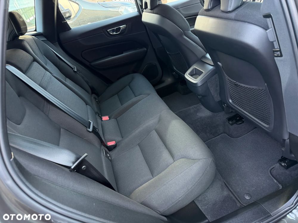 Volvo XC 60 B4 B Momentum Pro - 33