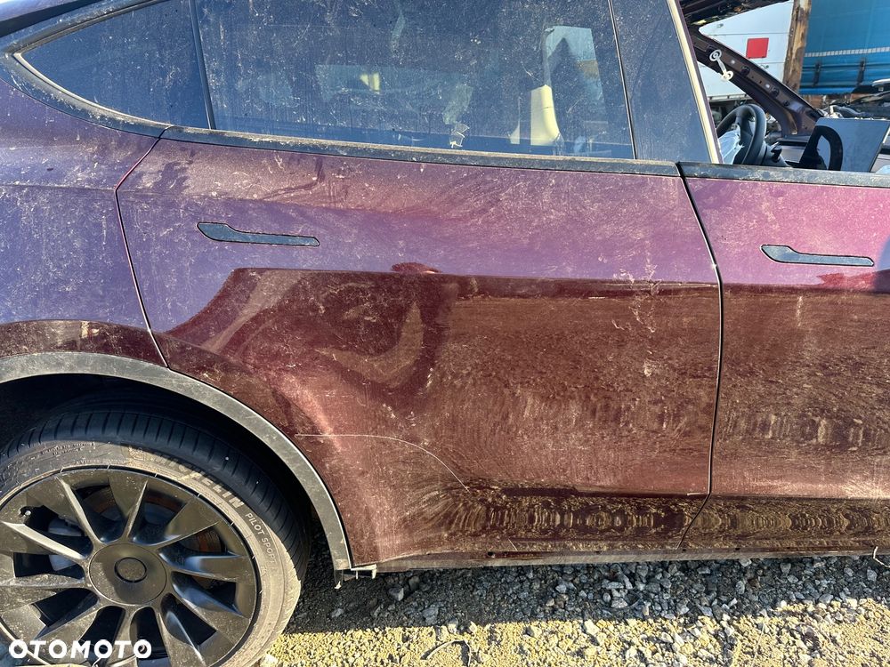 DRZWI TYLNE PRAWE TESLA MODEL Y Cherry Red.EU.