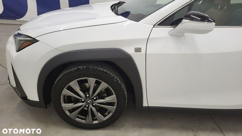 Lexus UX - 10