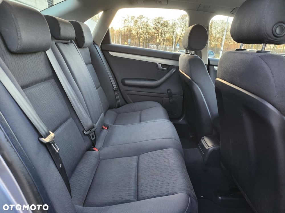 Audi A4 Limousine - 11