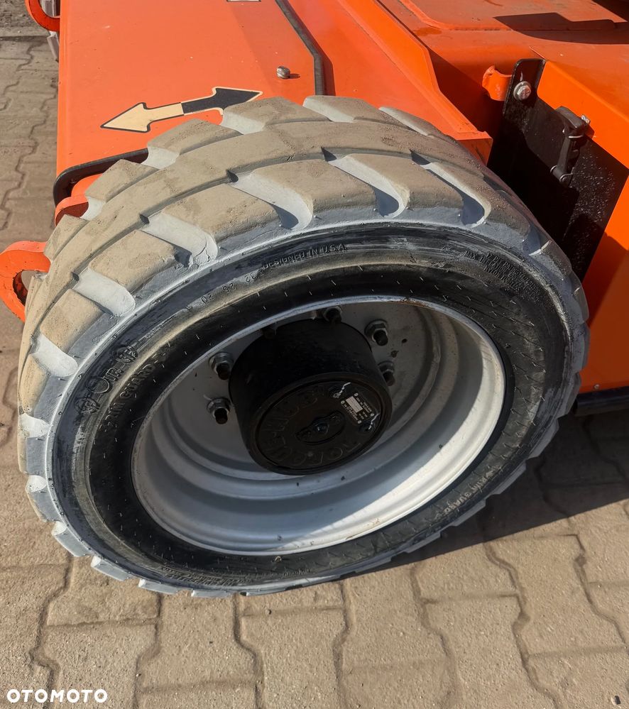 JLG E450AJ - 13