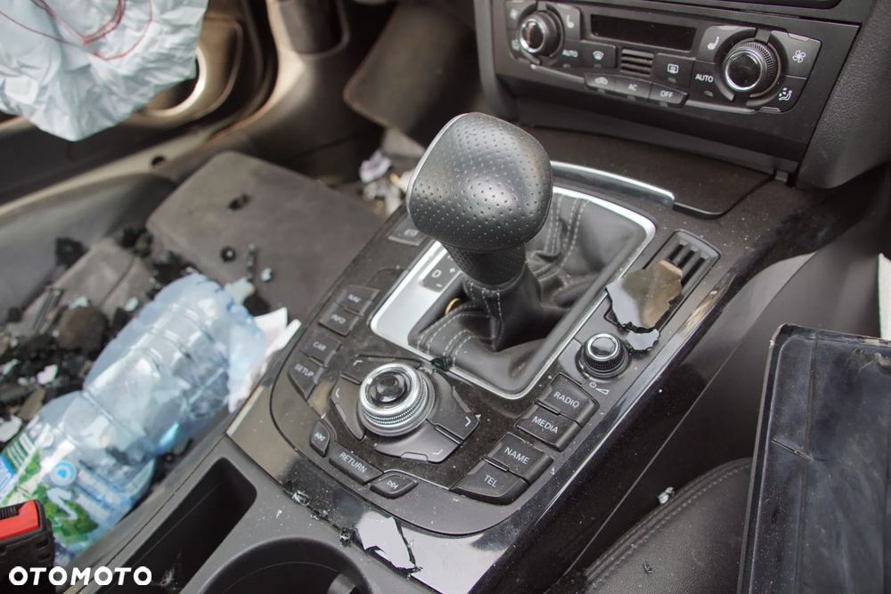 Auto na części - Audi A5 I 8T 3.0 TDI 239 KM CCWA LMK LY9C 2009R Silnik Skrzynia Drzwi Błotnik Klapa Zderzak Lampa Lusterko Klamka Szyba Deska Kokpit Sterownik Moduł Czujnik Licznik Wyświetlacz Panel Kierownica - 13