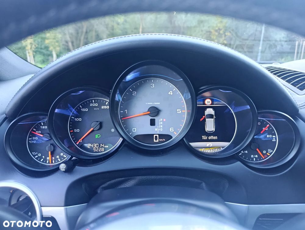 Porsche Cayenne S Diesel Platinum Edition - 25