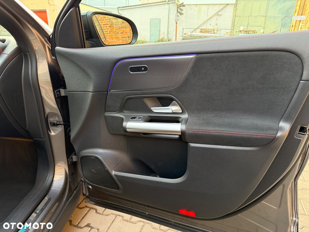 Mercedes-Benz EQA 250 66.5kWh AMG Line - 11