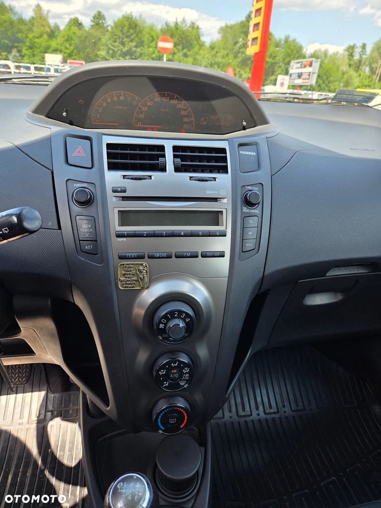 Toyota Yaris - 13