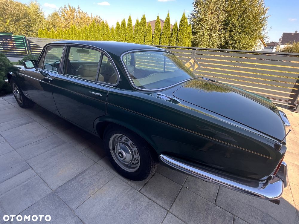 Jaguar XJ - 10