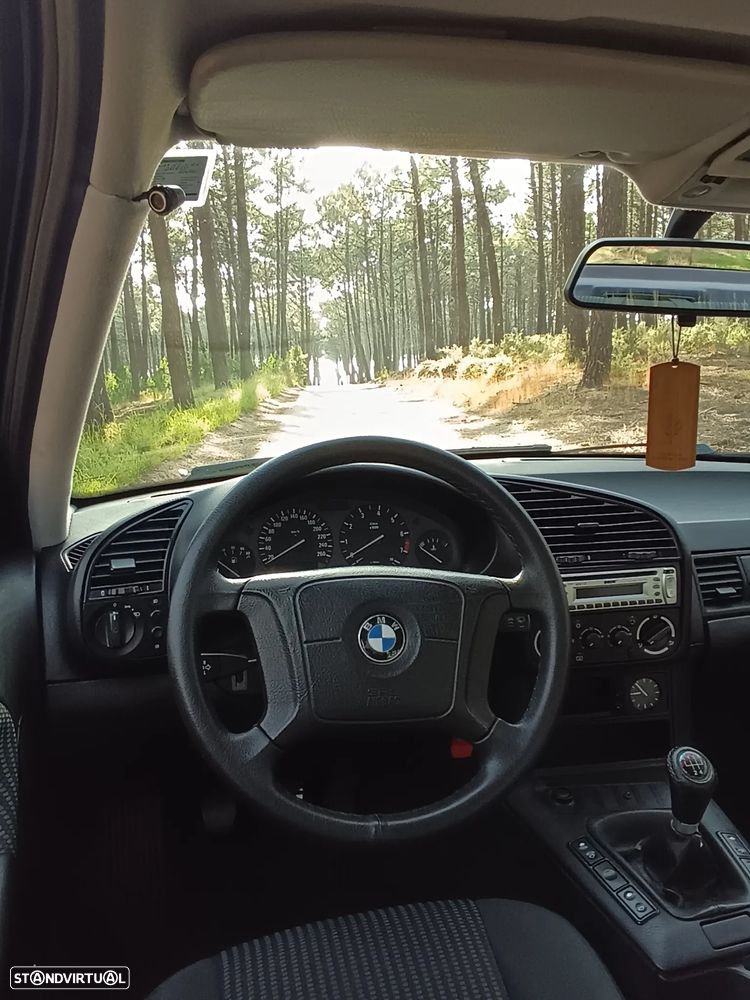 BMW 318 iS - 6
