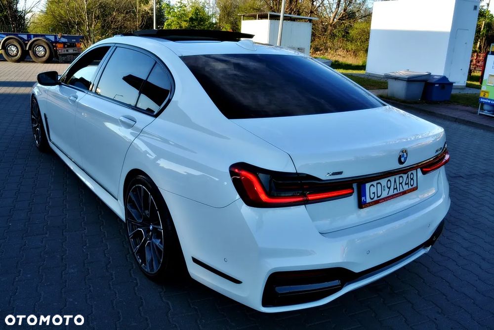 BMW Seria 7 750Li xDrive - 25