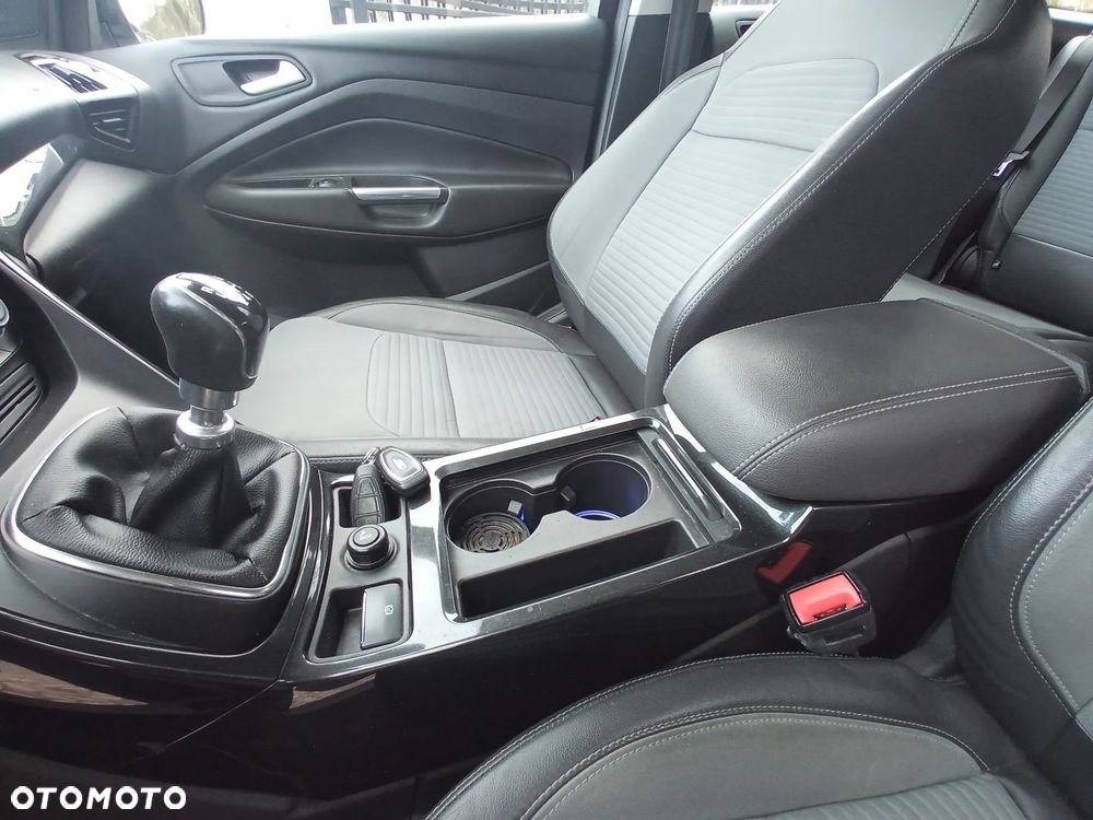 Ford Kuga 2.0 TDCi 4x4 Vignale - 29