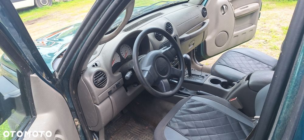 Jeep Liberty - 1
