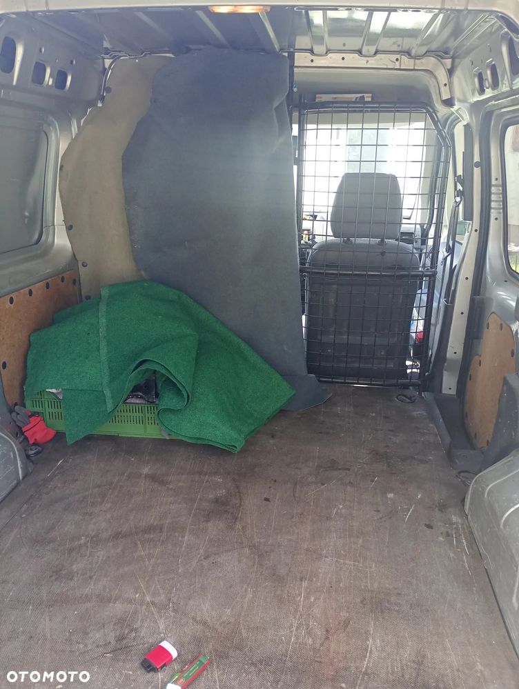 Ford Transit Connect - 12
