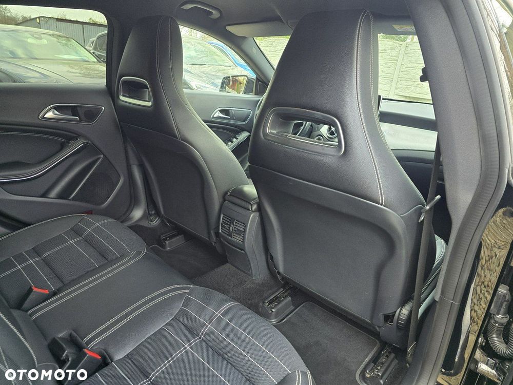 Mercedes-Benz CLA - 12