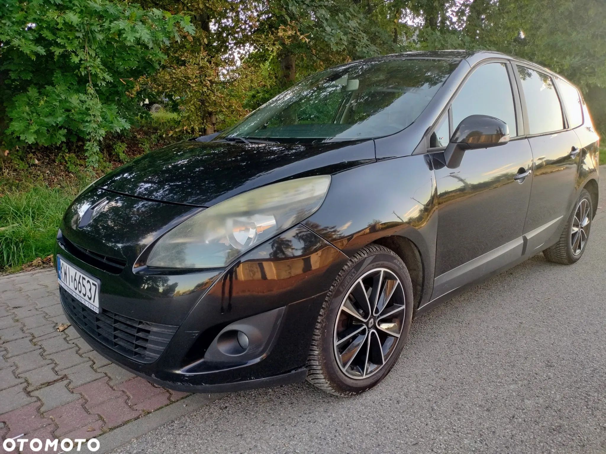 Renault Grand Scenic - 1