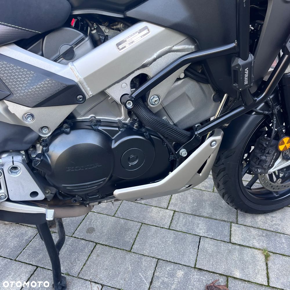 Honda VFR - 22