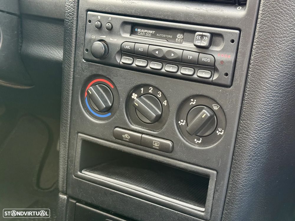 Opel Astra 1.2 Club - 19