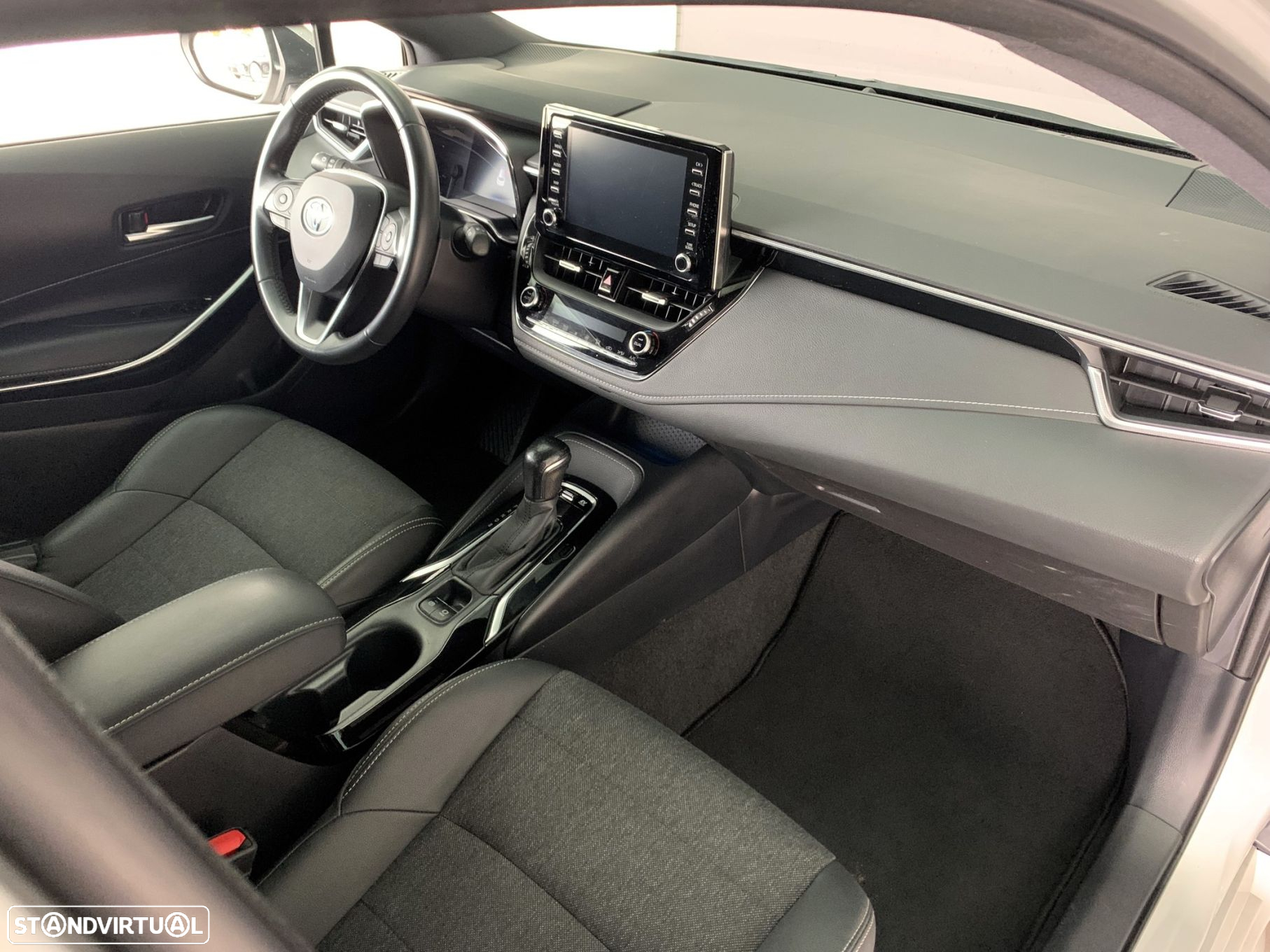 Toyota Corolla Touring Sports 1.8 Hybrid Comfort+P.Sport - 9