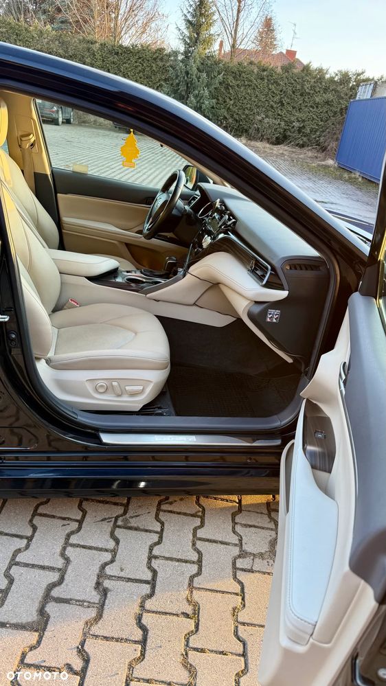 Toyota Camry 2.5 Hybrid Executive CVT - 11