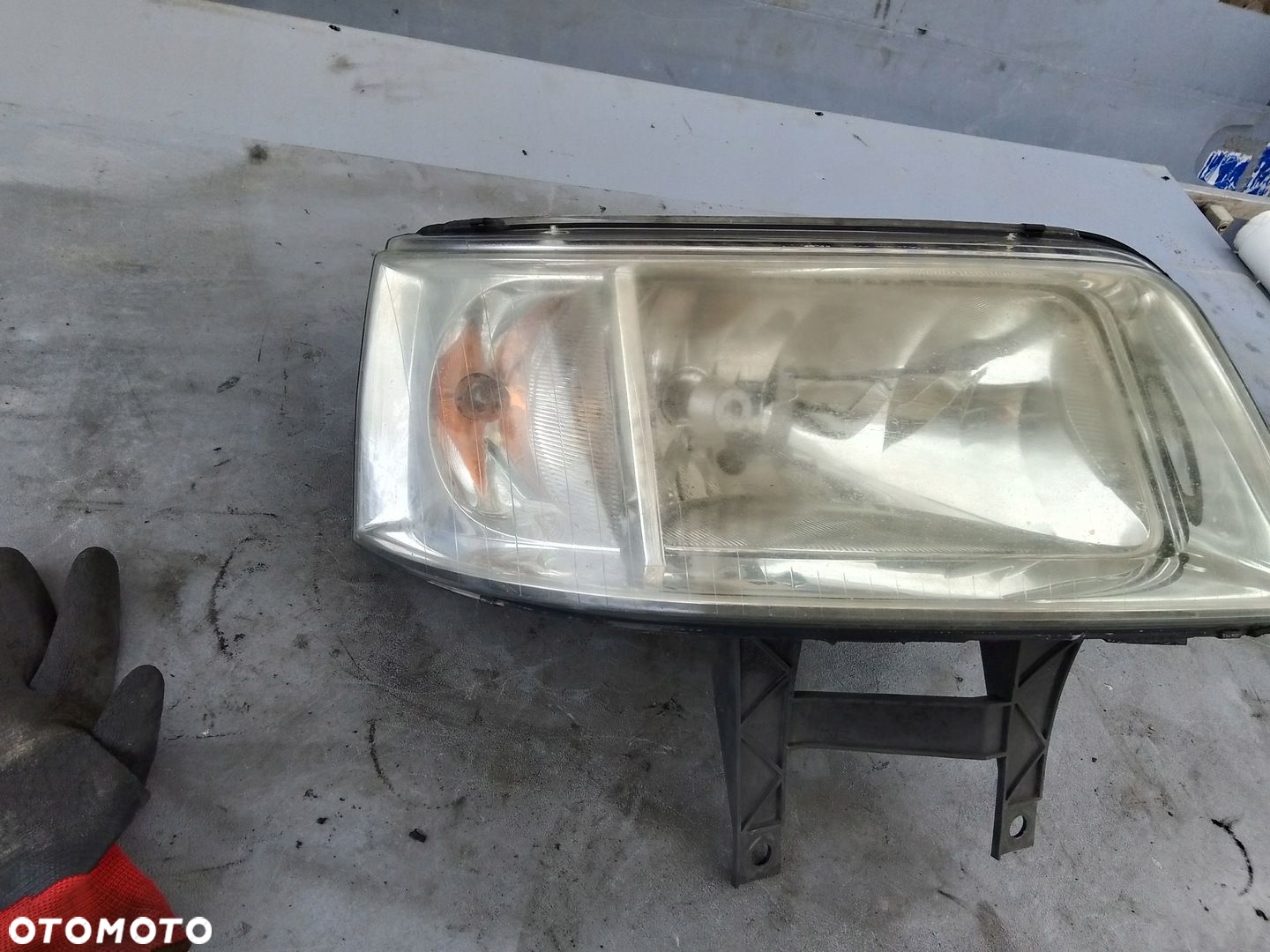 Lampa Prawa Przód VW T5 7H1941016N Europa - 2