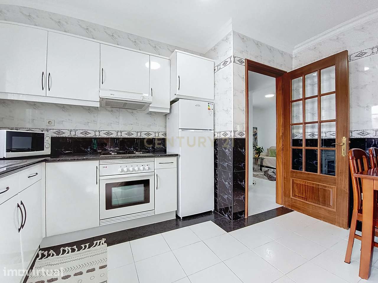 Moradia dividida em 7 apartamentos - Grande imagem: 5/30