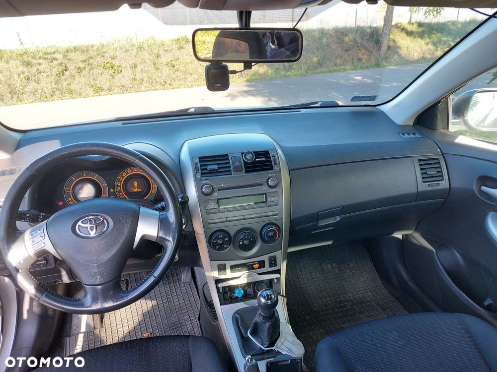 Toyota Corolla - 10