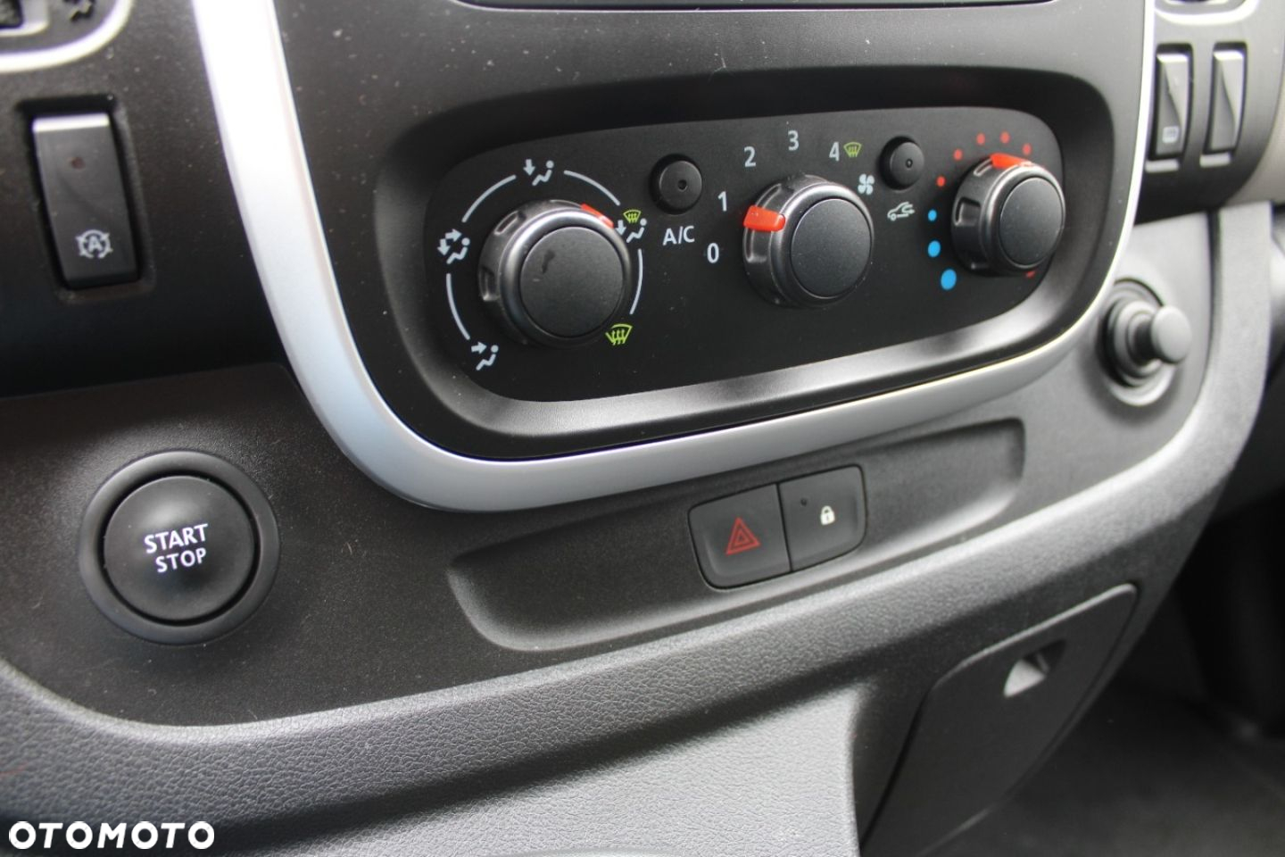 Renault TRAFIC - 32