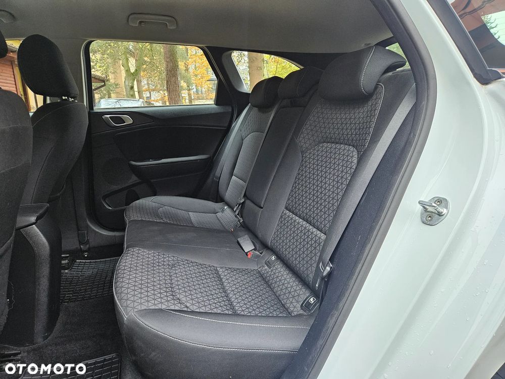 Kia Ceed 1.6 CRDi SCR M - 12