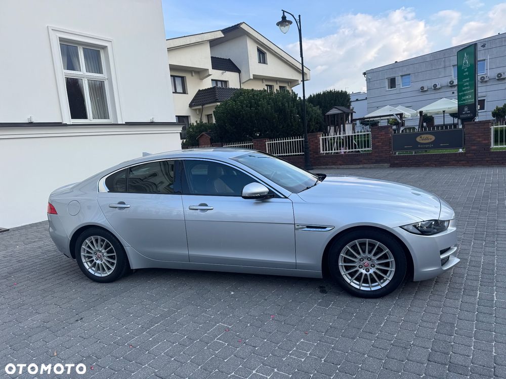 Jaguar XE 20d Portfolio - 7