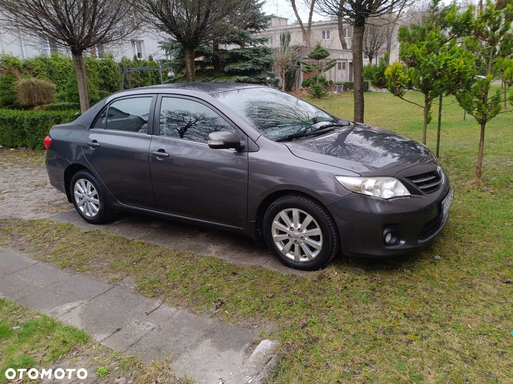 Toyota Corolla 1.6 Premium + - 2