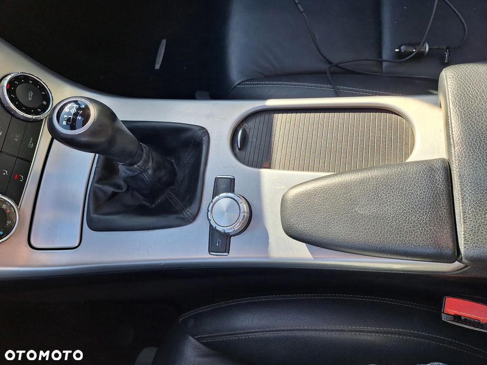Mercedes-Benz SLK 200 (BlueEFFICIENCY) - 11