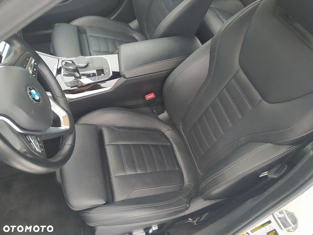 BMW Seria 3 330i Sport Line - 23