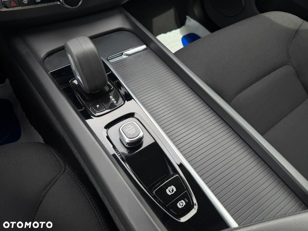 Volvo XC 60 B4 B Momentum Pro - 21