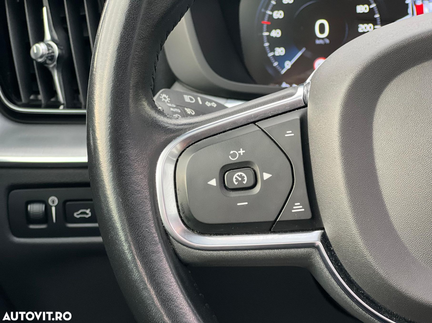 Volvo XC 60 T8 Twin Engine AWD Momentum - 14