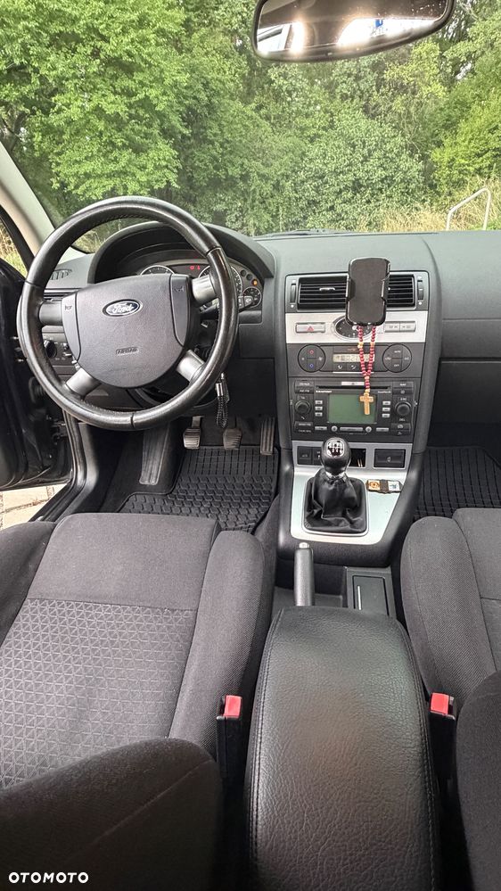Ford Mondeo 2.0 TDCI DPF Ambiente - 17