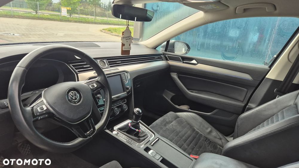 Volkswagen Passat 1.8 TSI BMT Highline - 24