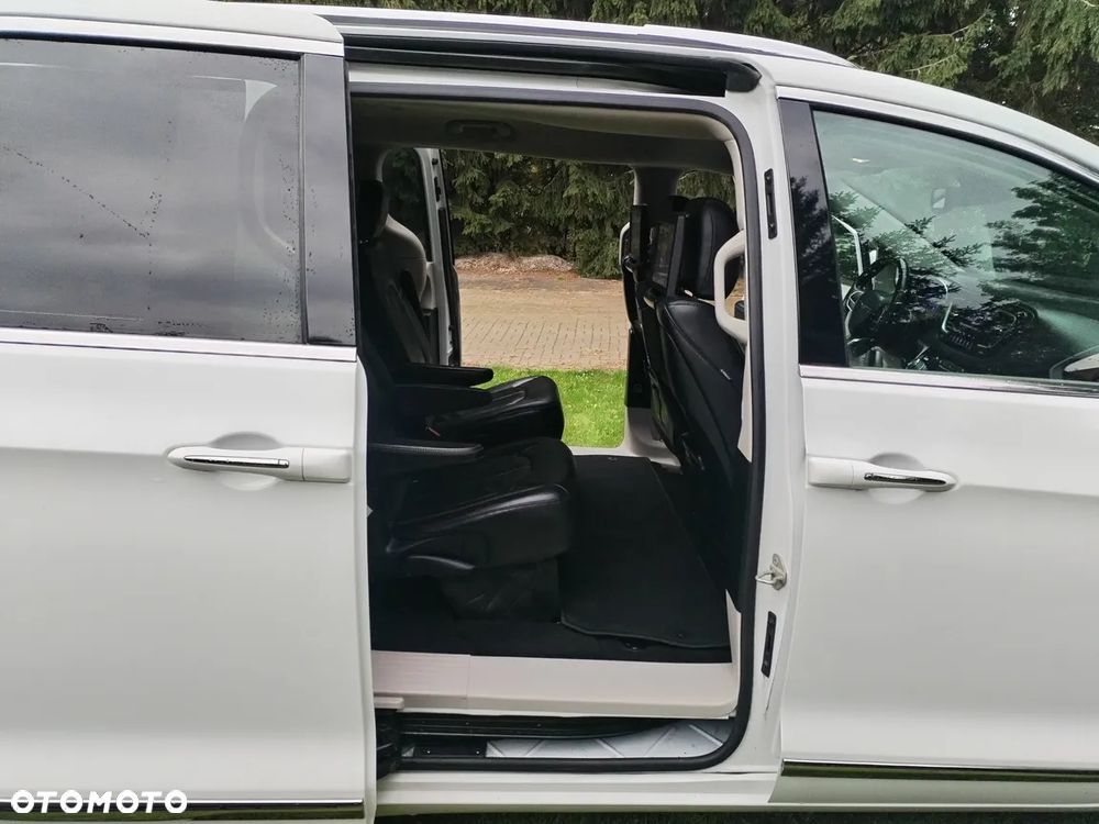 Chrysler Pacifica - 16
