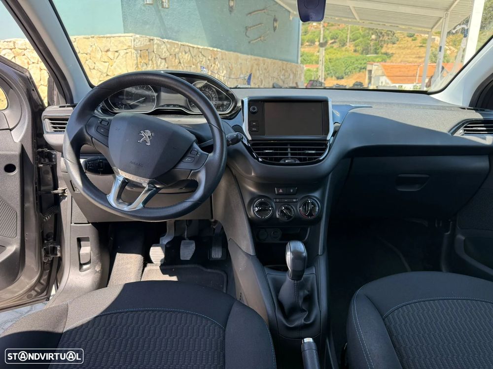 Peugeot 208 1.2 PureTech Signature - 16