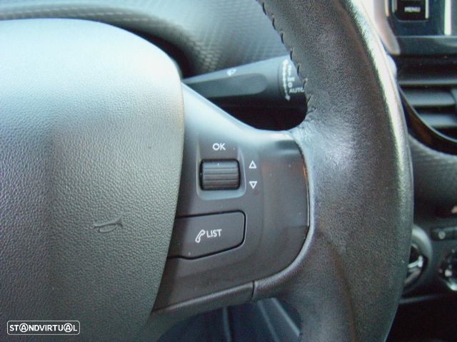 Peugeot 2008 1.2 PureTech Active - 23