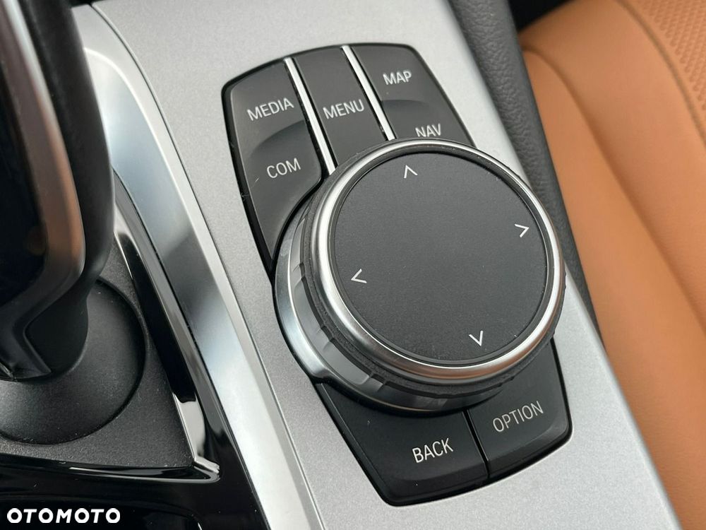 BMW Seria 5 520d xDrive - 25