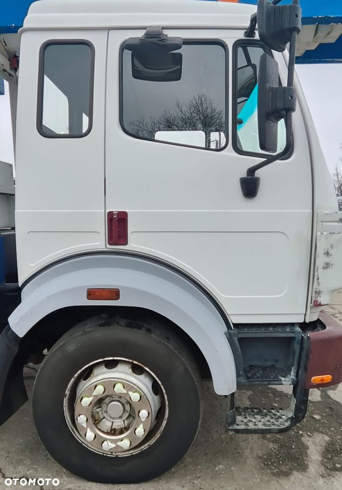 Mercedes-Benz 1827 - 5