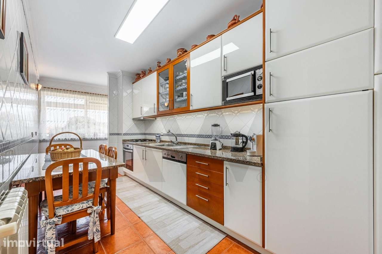 Apartamento Duplex em Labruge, com Varandas e Garagem - Grande imagem: 2/34