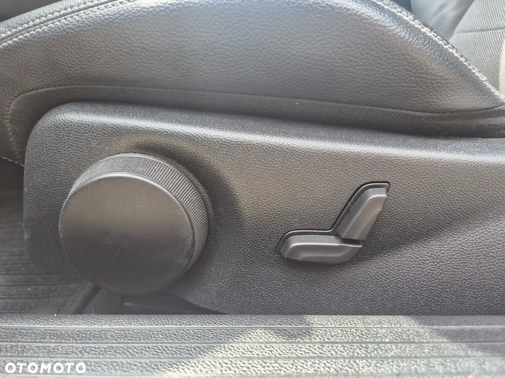 Mercedes-Benz Klasa E 250 7G-TRONIC - 25